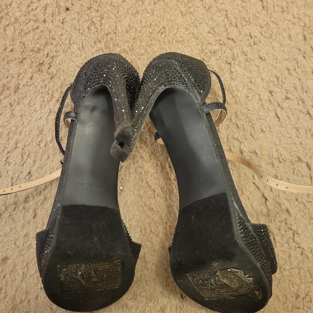 Black sandals - Picture 2 of 3